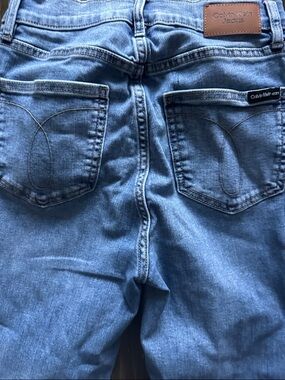 Calvin Klein women’s Medium Blue Relaxed Jeans